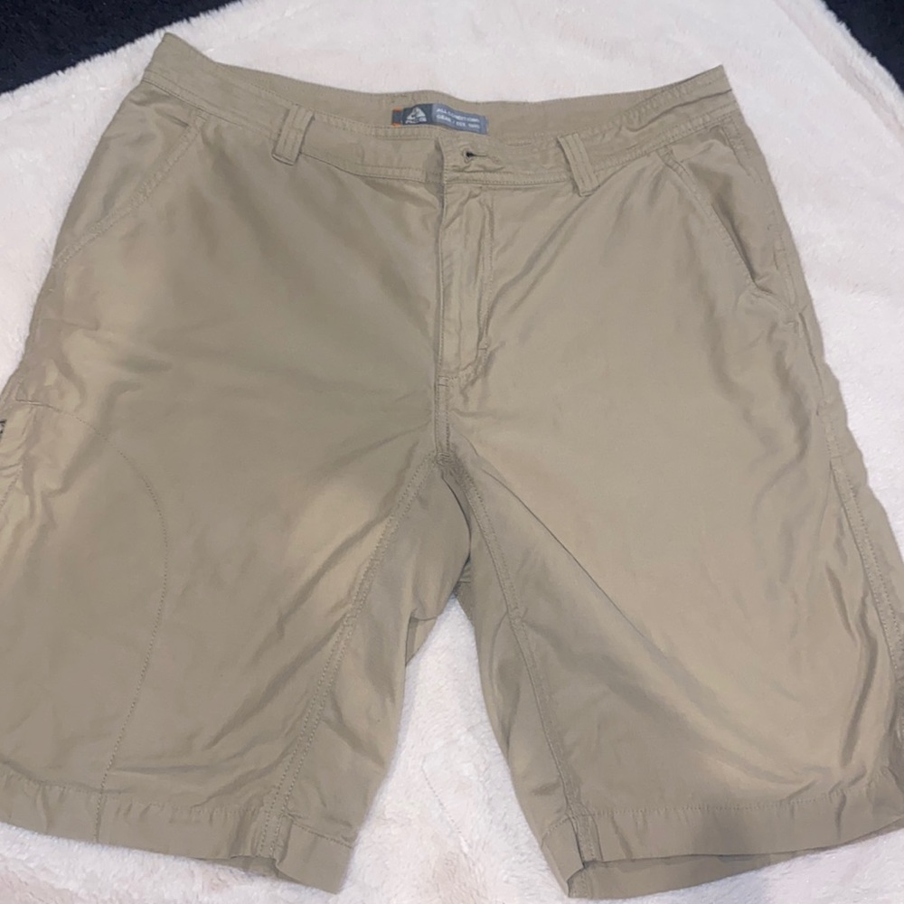 Men’s khaki shorts